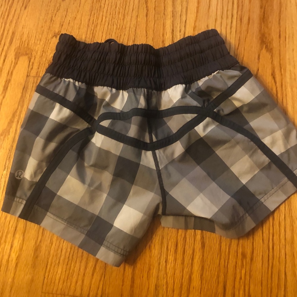 🍋 LULULEMON Tracker Short II 2-Way Stretch - Picture 2 of 4